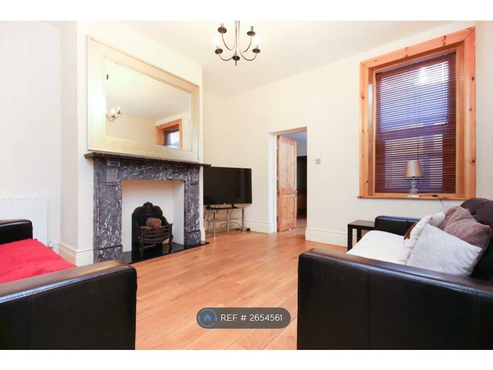 Property photo 1 of 14 Lounge