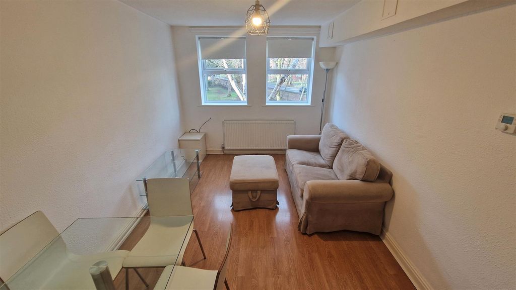 Property photo 2 of 11 Living Room