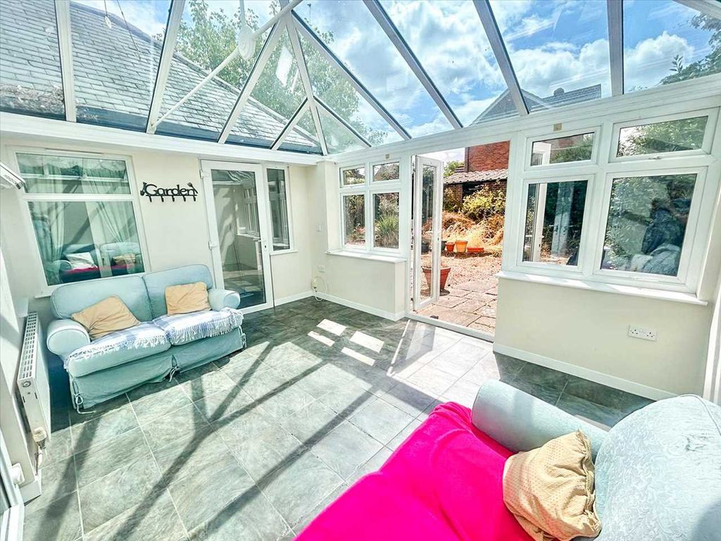 Property photo 3 of 25 Conservatory