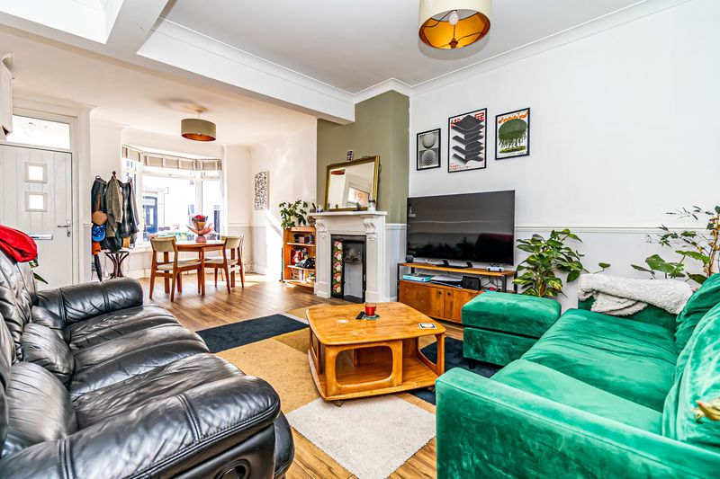 Property photo 3 of 20 .