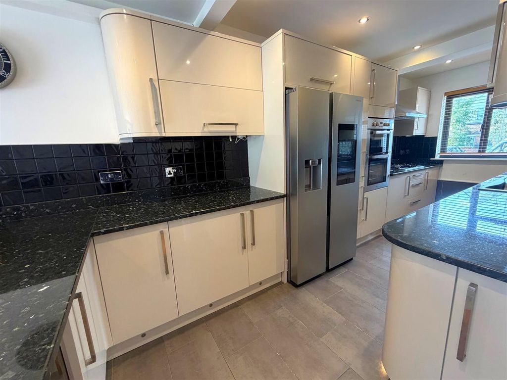 Property photo 2 of 16 Kitchen