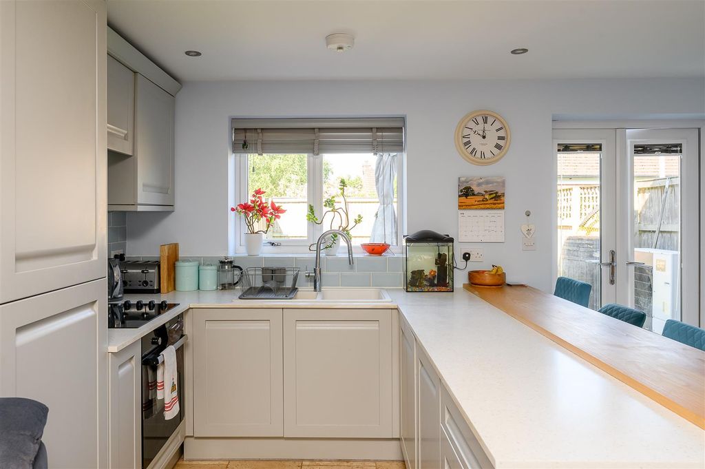Property photo 3 of 12 Kitchen 2
