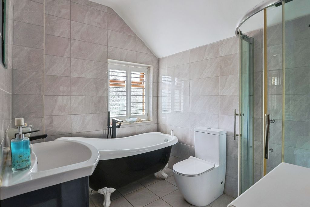 Property photo 3 of 13 Bathroom