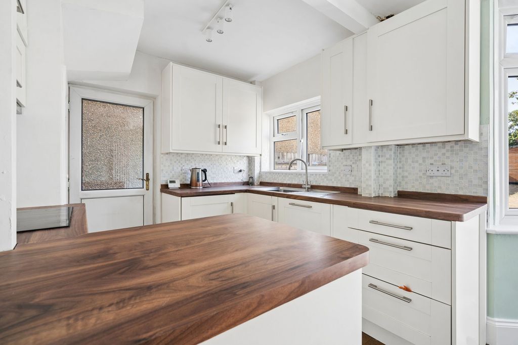 Property photo 3 of 21 Kitchen
