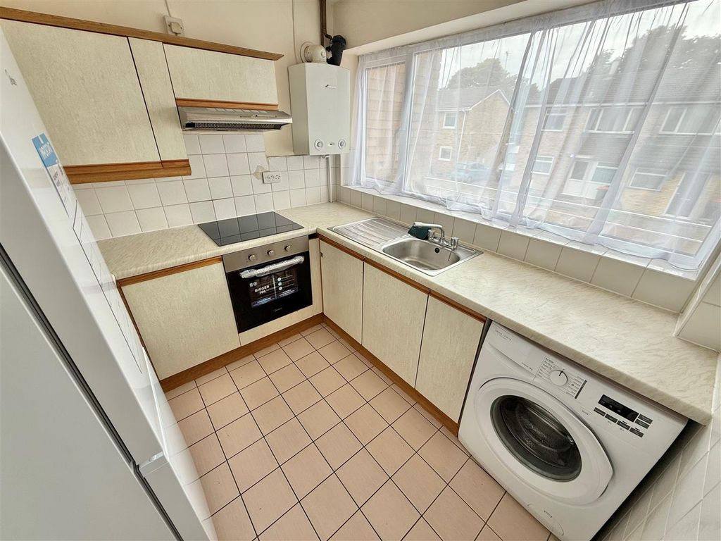 Property photo 3 of 7 Kitchen