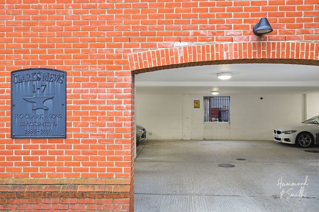 Additional image 14 of 2 bed flat for saleHemnall Street, Epping CM16