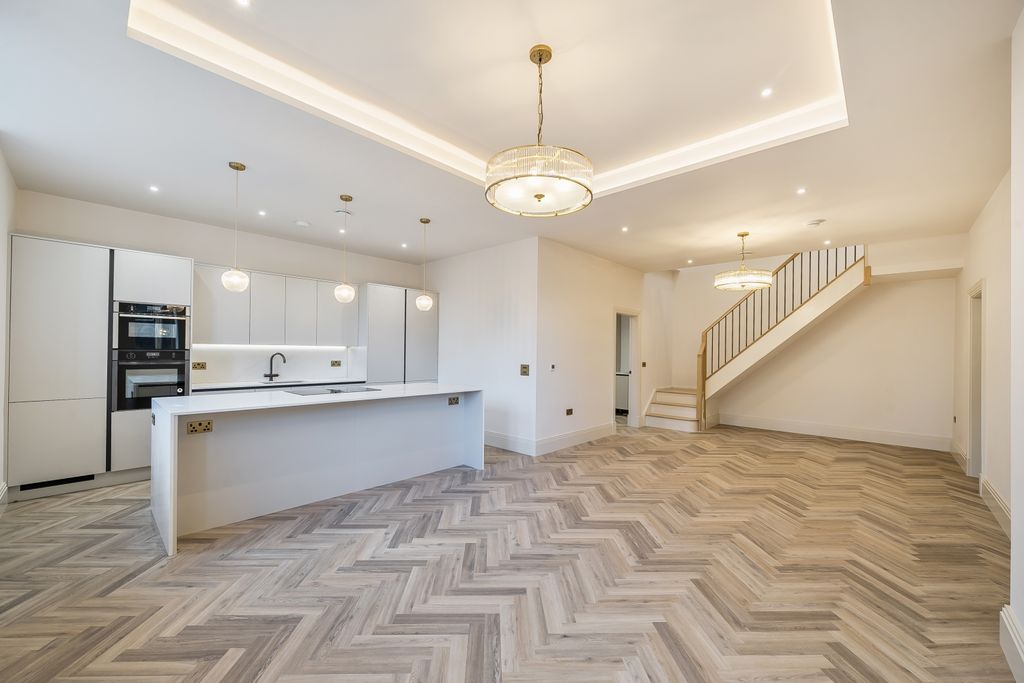 Property photo 2 of 23 Kitchen Dining Room