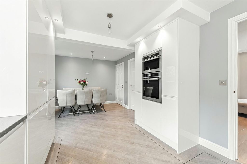 Property photo 3 of 31 Kitchen Dining Room