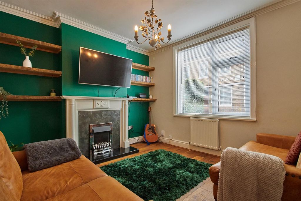 Property photo 2 of 12 Front Lounge
