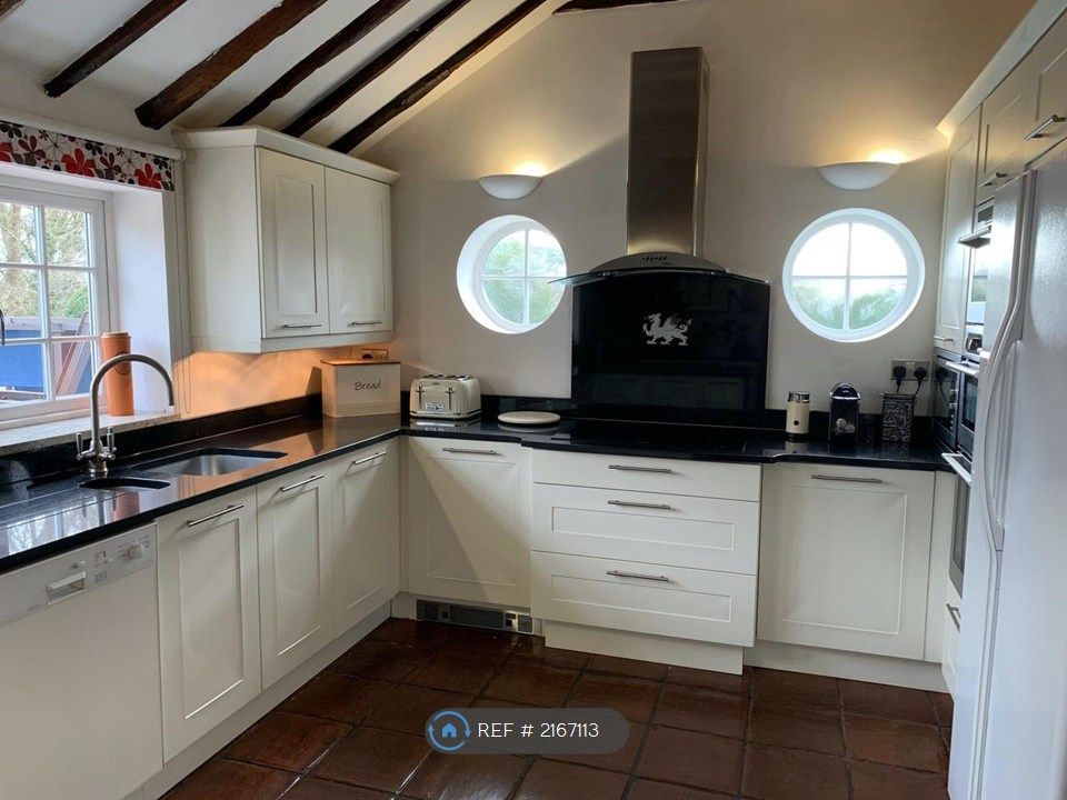 Property photo 2 of 32 Kitchen Overlooking The Garden