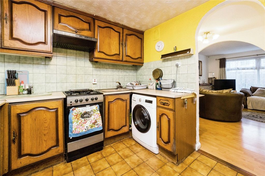 Property photo 3 of 17 Kitchen