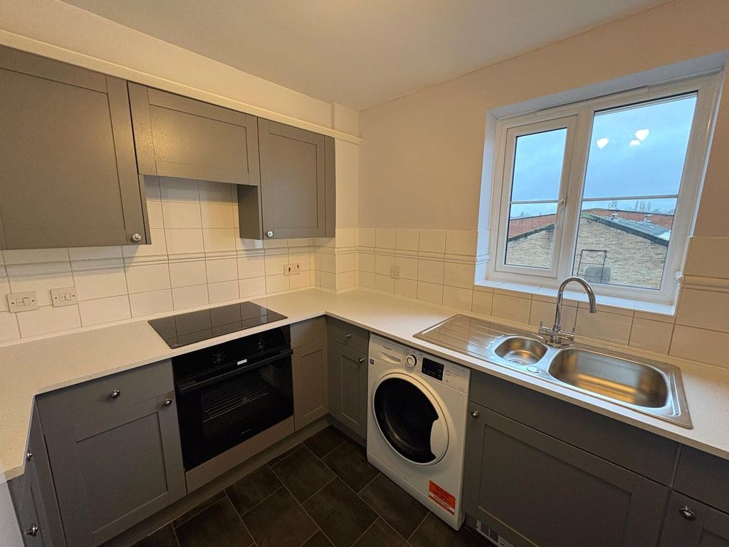 Property photo 2 of 12 Picture No. 13