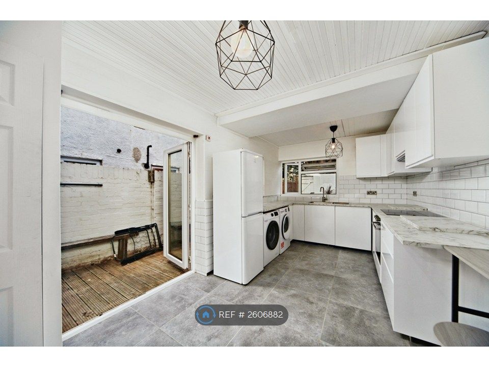 Property photo 2 of 17 Kitchen Ground Floor
