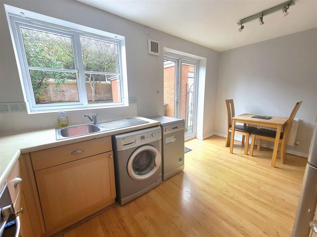 Property photo 3 of 12 Kitchen