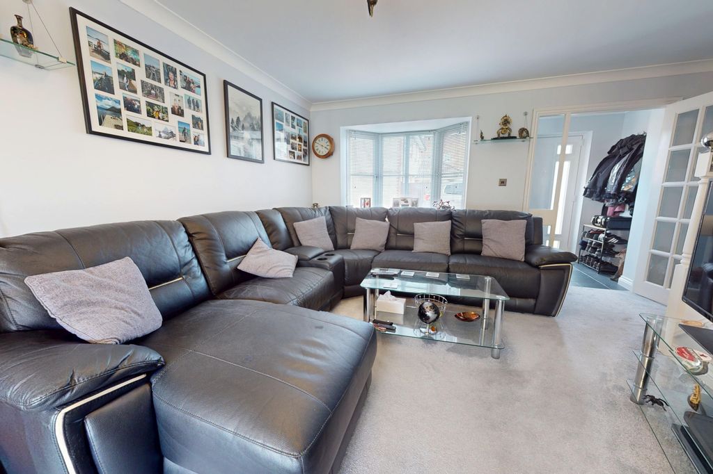 Property photo 2 of 12