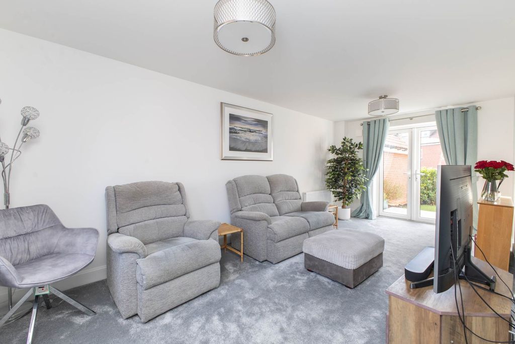 Property photo 3 of 23