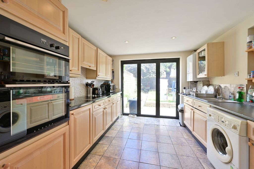 Property photo 3 of 10