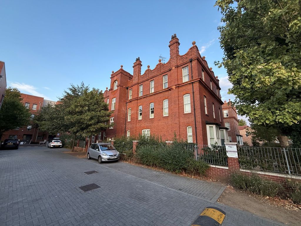 Property photo 2 of 11 Exterior