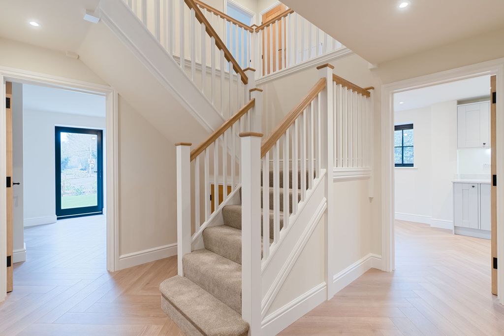 Property photo 2 of 32