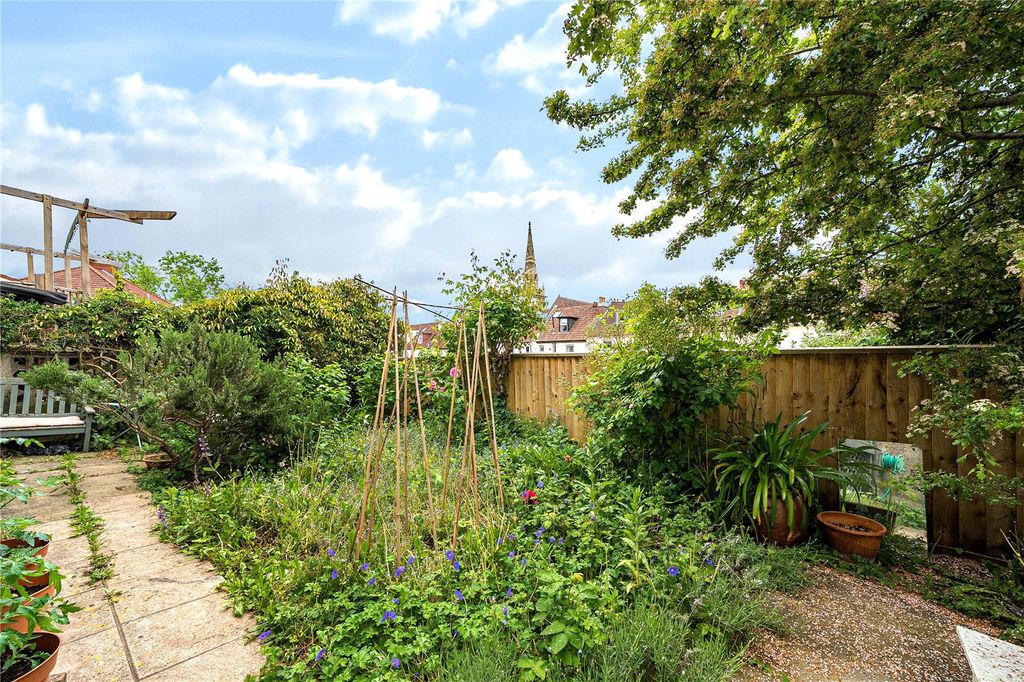 Property photo 2 of 13 Picture No. 11