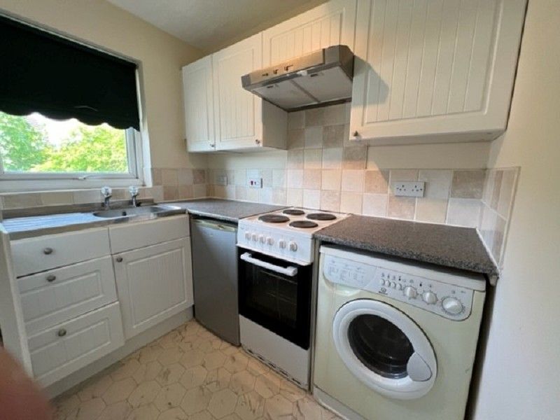 Property photo 2 of 10 Kitchen
