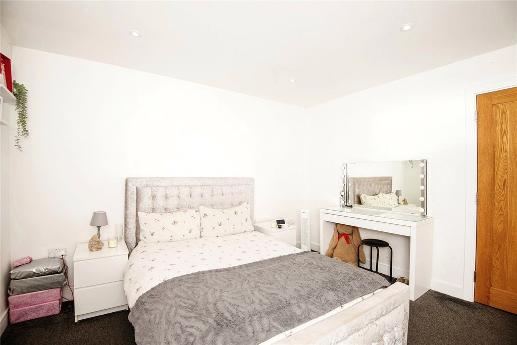 Property photo 3 of 14 Bedroom