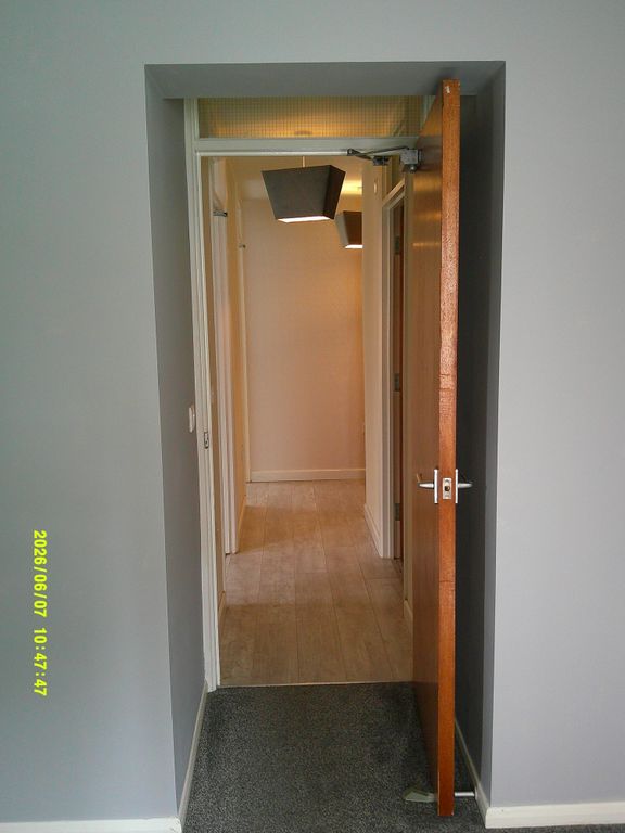 Property photo 2 of 11 Hallway