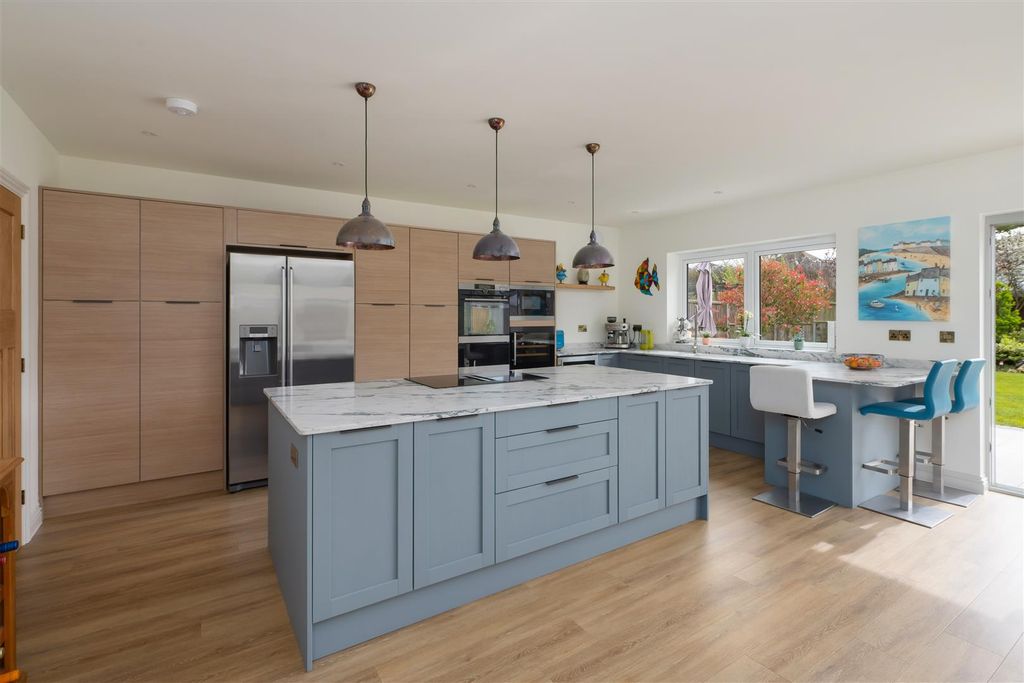 Property photo 2 of 21 Cherry Orchard, Chestfield, Whitstable