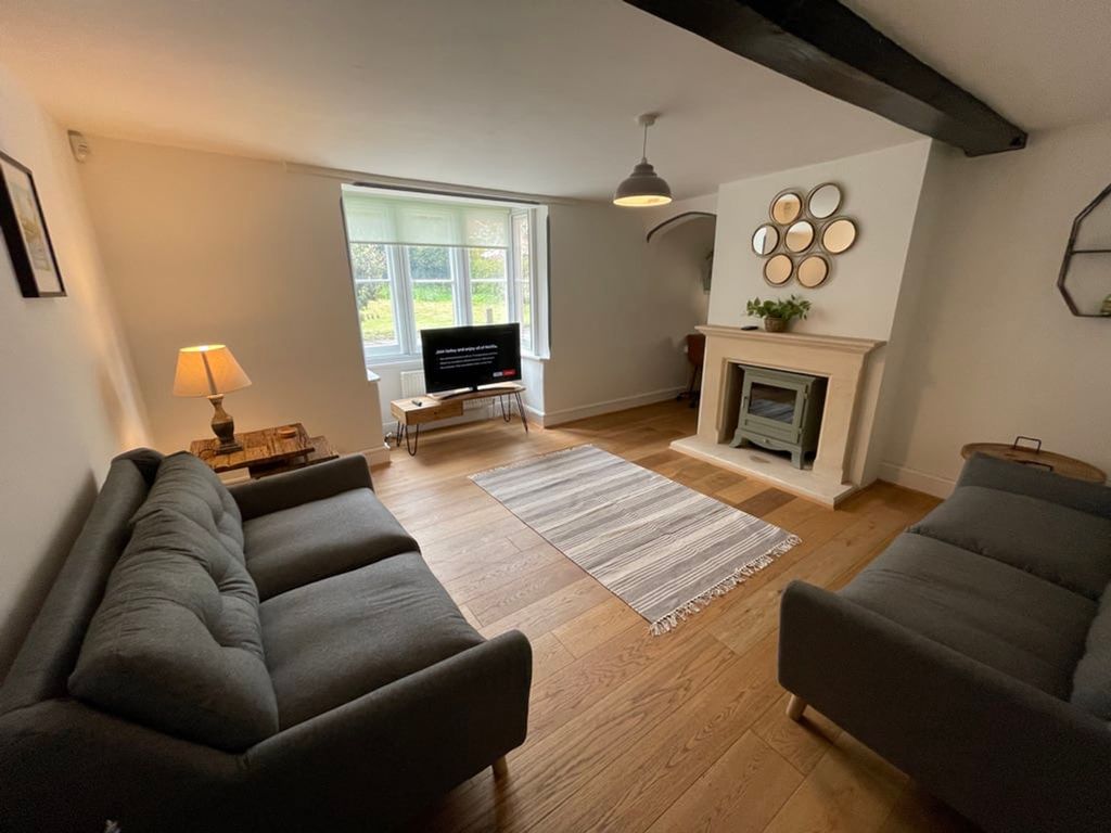 Property photo 1 of 8 Living Room