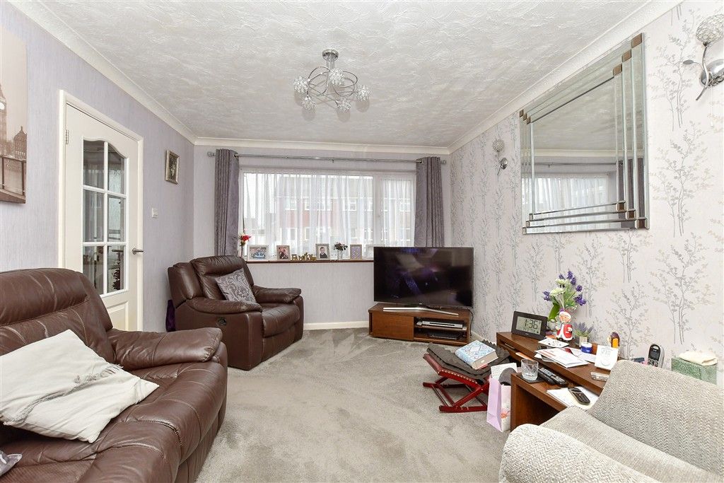 Property photo 2 of 11 Lounge