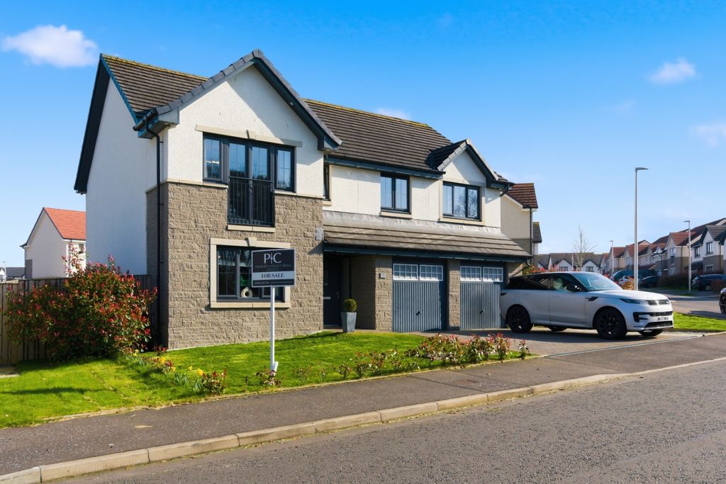 Property photo 1 of 41 4972803