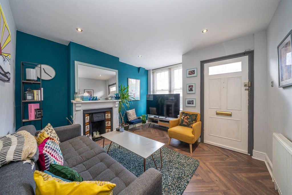 Property photo 2 of 12 101-Regent-Street-06820.Jpg