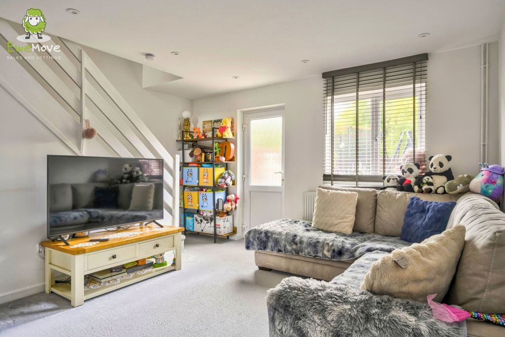 Property photo 3 of 12 4