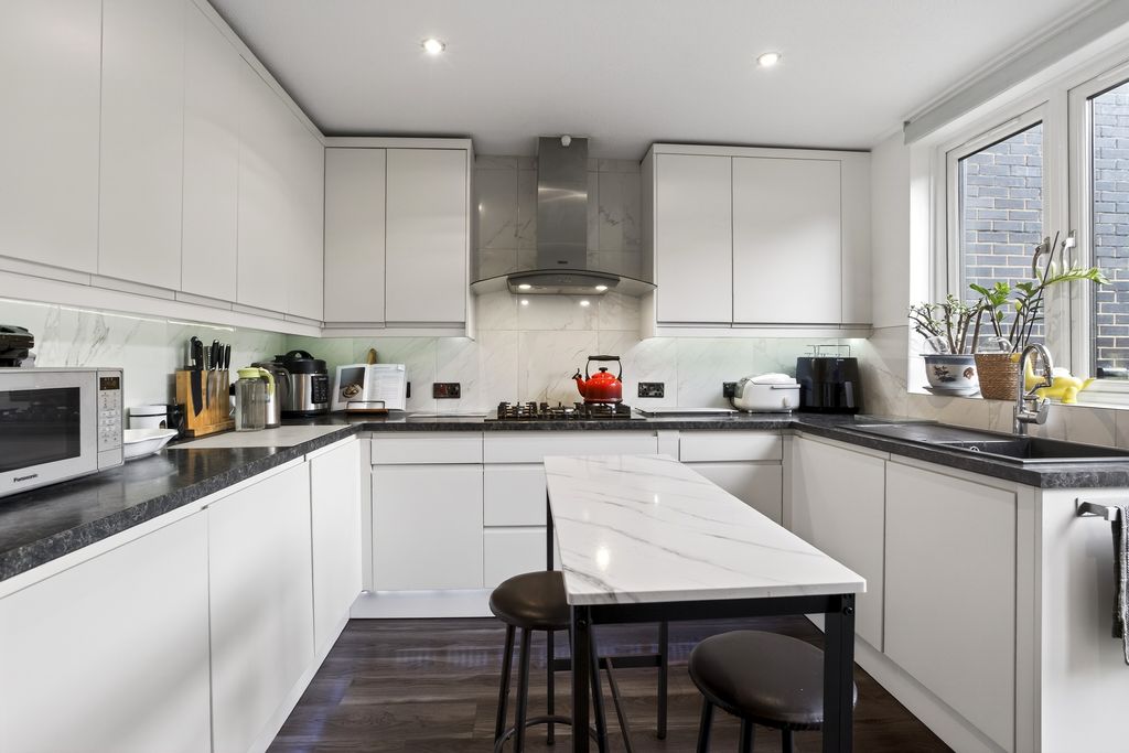 Property photo 2 of 19 Kitchen