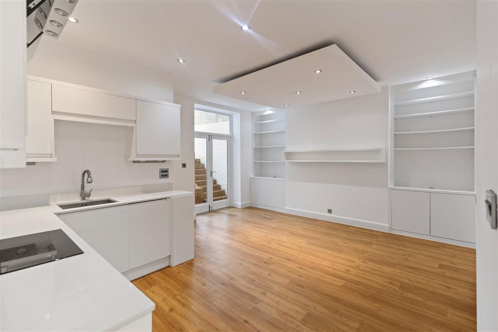Property photo 3 of 11 2E1A6648.Jpg