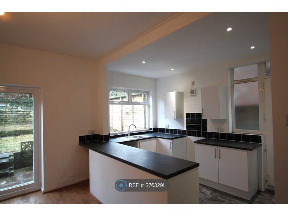 Property photo 2 of 8 Kitchen
