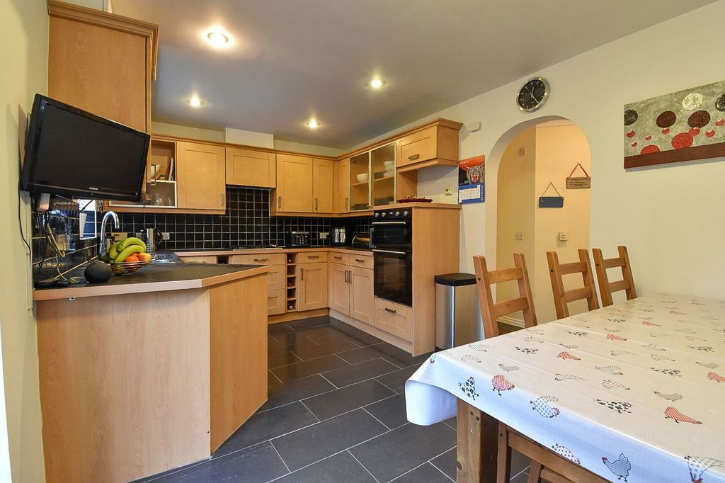 Property photo 3 of 27