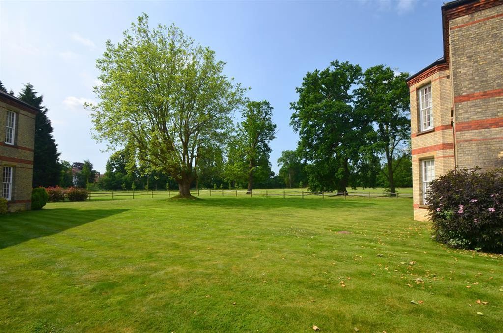 Property photo 3 of 10 Gladstone House, Horton Crescent, Epsom - Kt19 8Bw