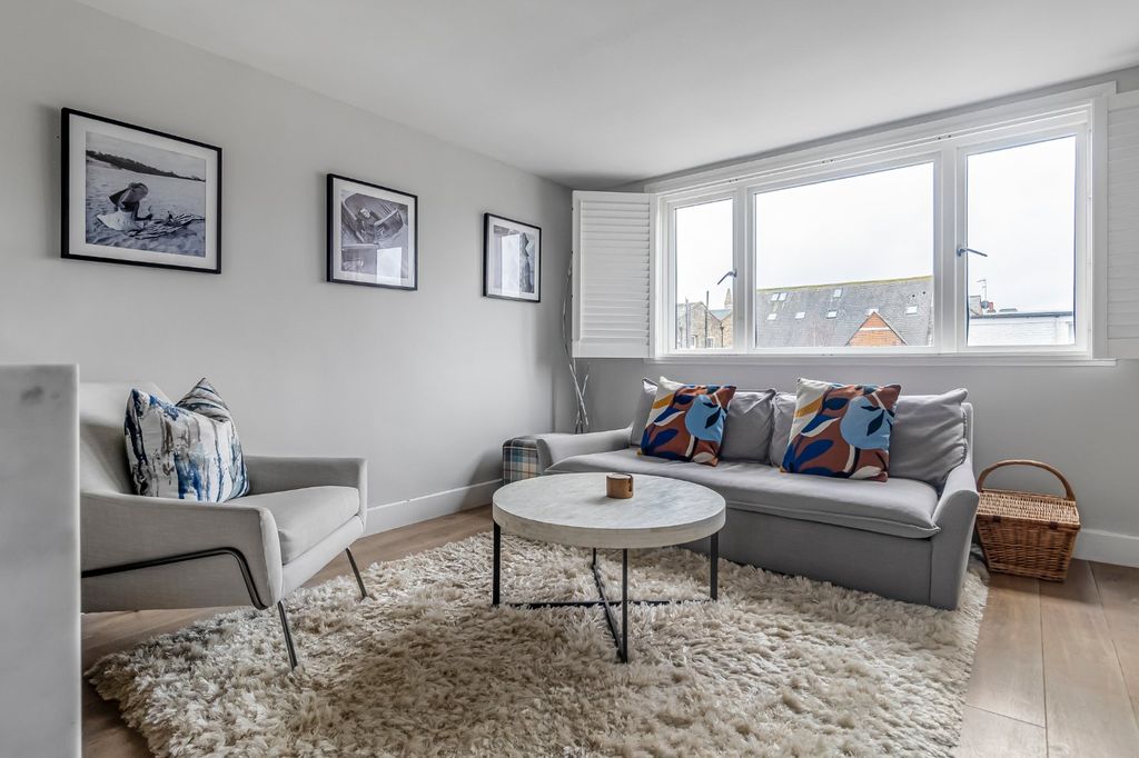 Property photo 2 of 27 Picture No. 14