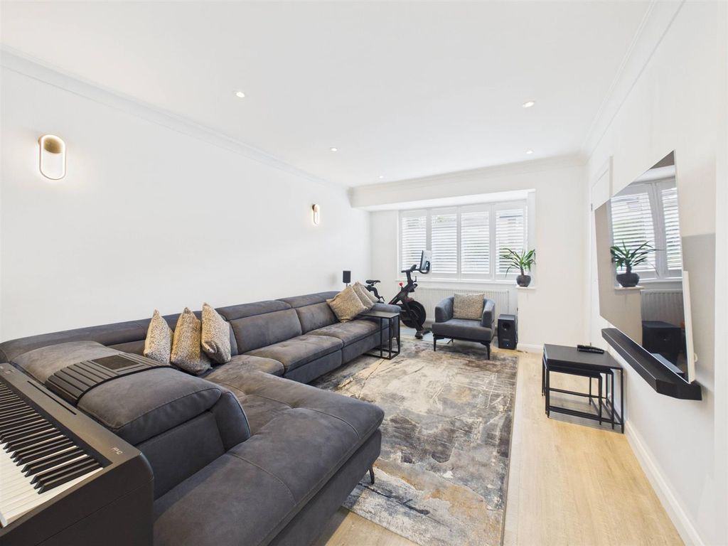 Property photo 2 of 15 705dc9F99A8940058B77E163Ddaaf097_100_Cam05080G0-Pr