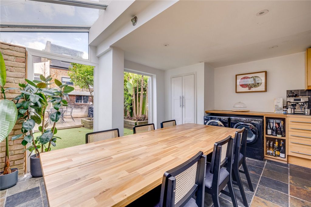 Property photo 2 of 11 Picture No. 12