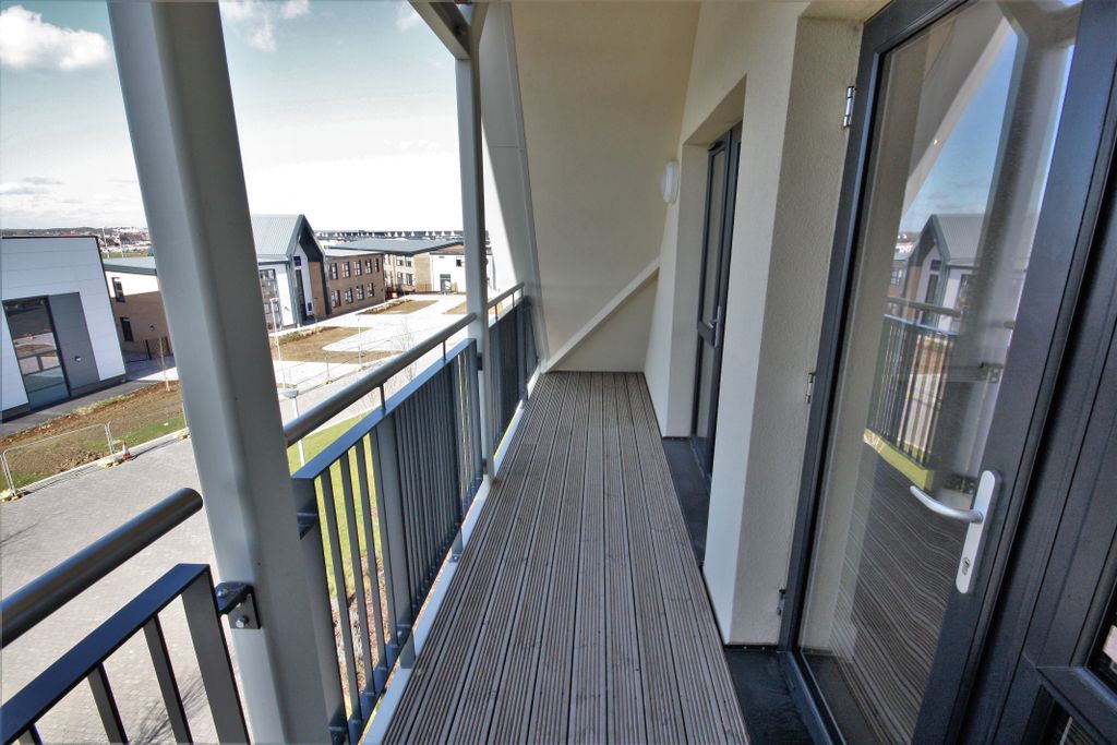 Property photo 2 of 23