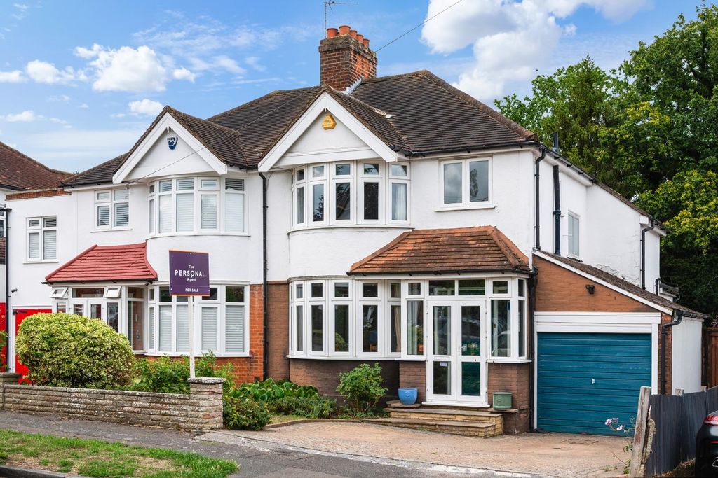 Property photo 1 of 17 Commonfield Road