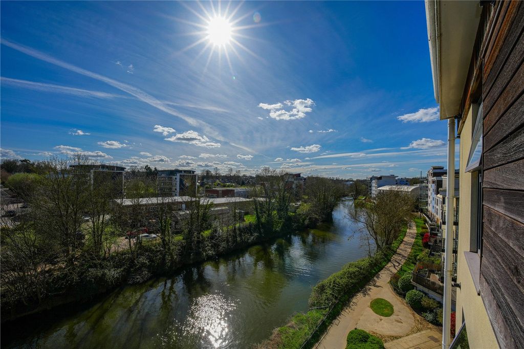 Property photo 2 of 10 River Medway Outlook