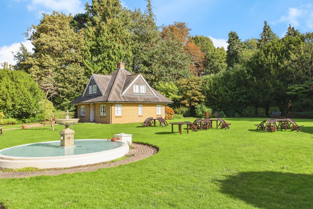 Property photo 2 of 17