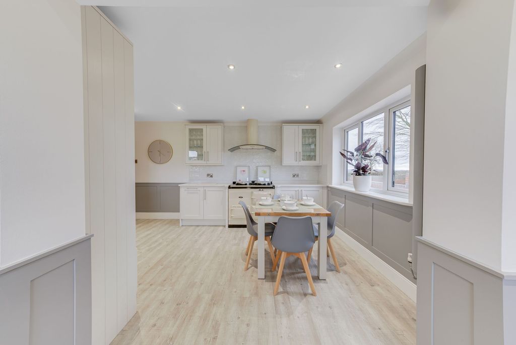 Property photo 2 of 75