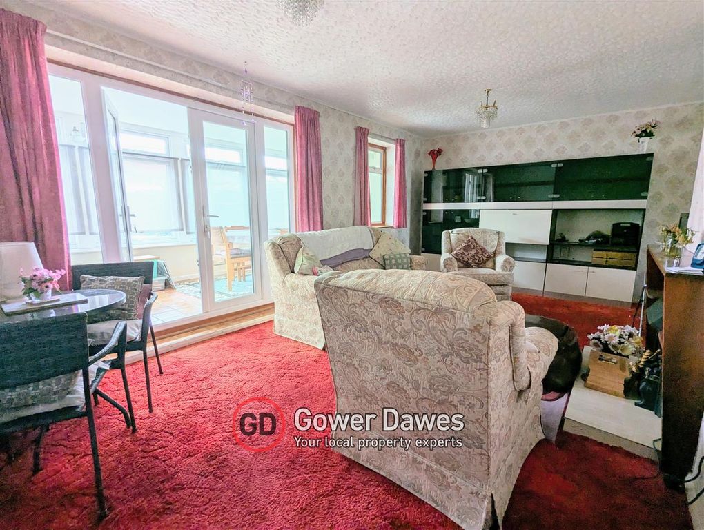 Property photo 2 of 16 Lounge