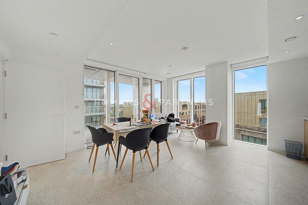 Property photo 1 of 18