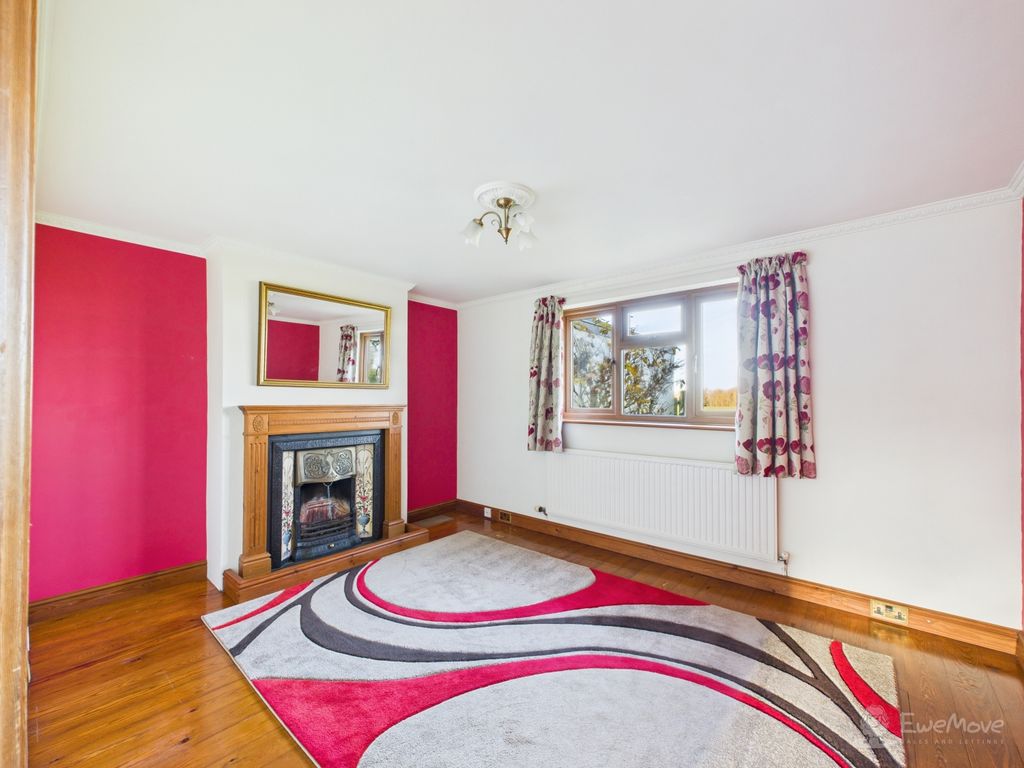 Property photo 3 of 21 Living Room- Mark Stephens Ewemove Newmarket And S