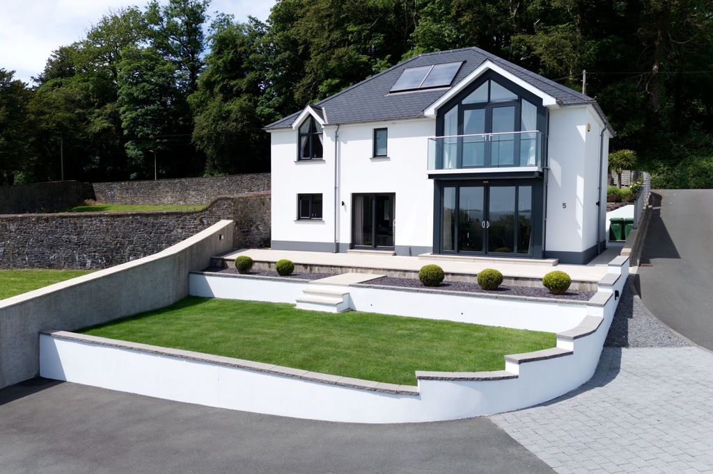 Property photo 1 of 31